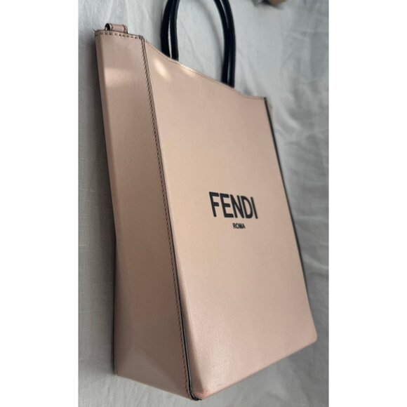 Fendi Roma Beige & Black Leather Tote Bag With Gold Hardware & COA's‎ - Picture 6 of 16